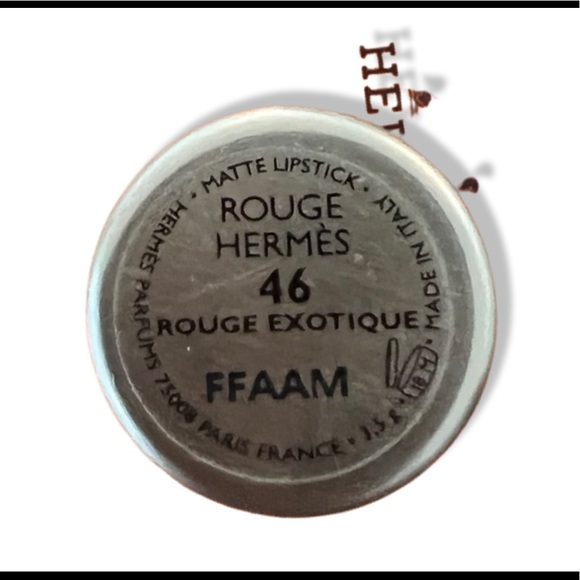 Swatched and sanitized once .  Bough two.  No box - Picture 2 of 3